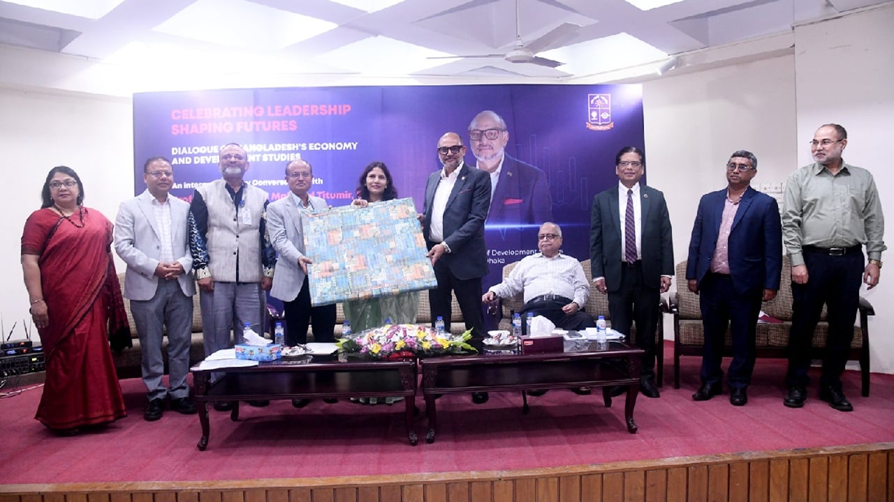 ঢাবিতে অধ্যাপক রাশেদ আল মাহমুদ তিতুমীরকে সংবর্ধনা