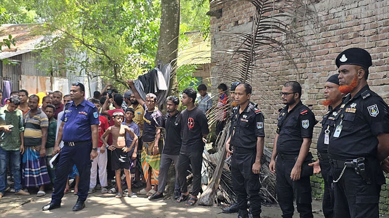 মাদারীপুরে মাদ্রাসার পাশে হাতবোমা বিস্ফোরণ, আহত ৪
