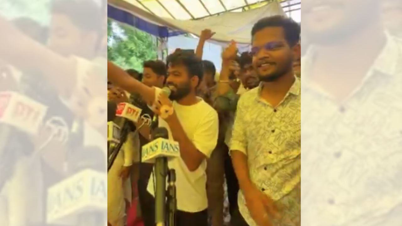 ‘ককরোচদের জয়, গণতন্ত্রের জয়’