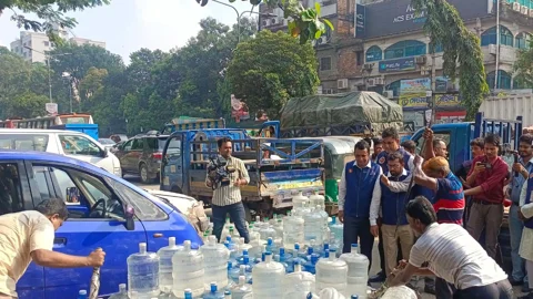 মতিঝিলে বিএসটিআইয়ের অভিযান, ৬শর বেশি পানির জার ধ্বংস