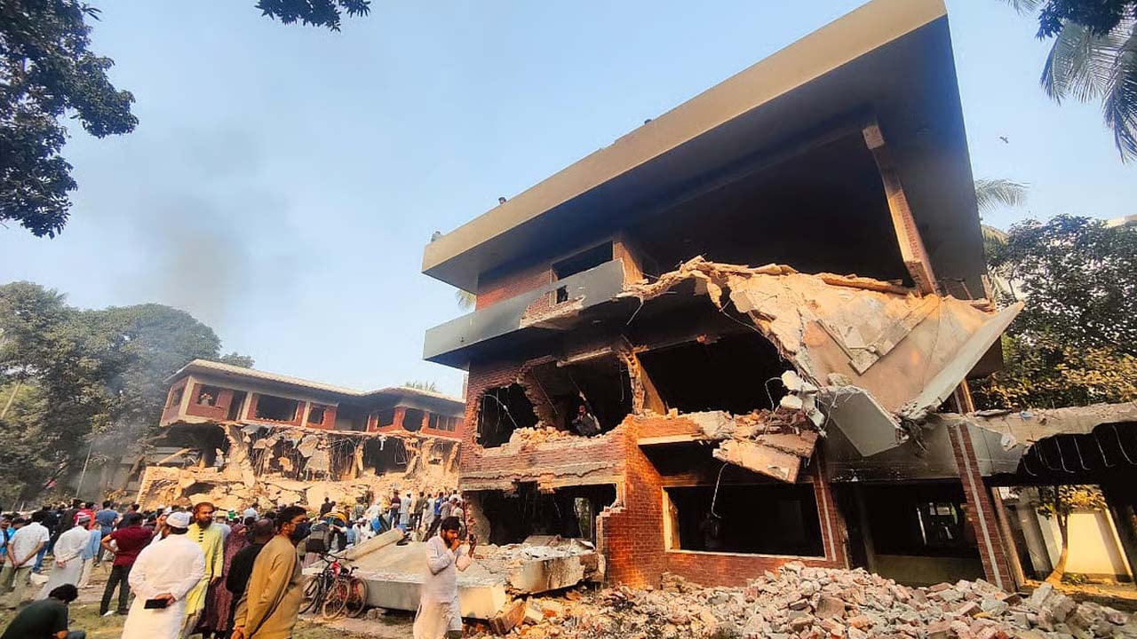 ধানমণ্ডি ৩২ ভাঙচুর: ইউনূসসহ ২৭ জনের নামে মামলার আবেদন খারিজ