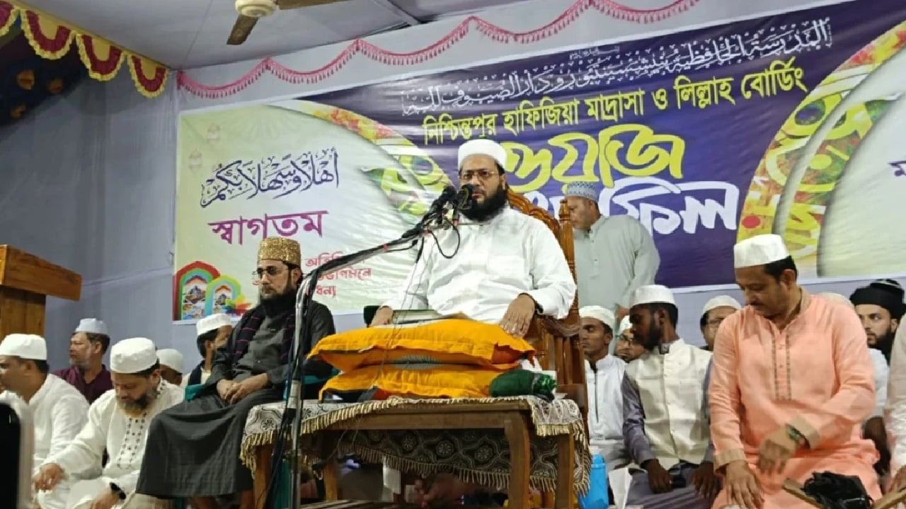 সাংবাদিকদের কুকুরের মতো পেটানো দরকার: এনায়েতুল্লাহ আব্বাসী