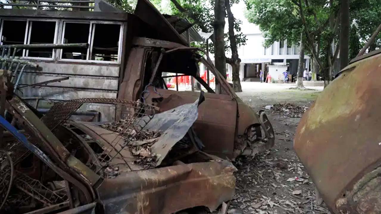 থানায় ১৫ পুলিশ হত্যার দিনে যা ঘটেছিল 1