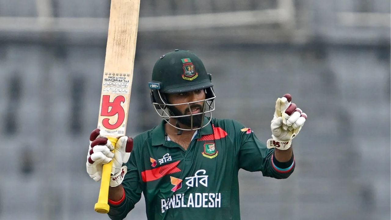 হোয়াইটওয়াশ এড়াতে অস্ট্রেলিয়ার লক্ষ্য ২৭৫ রান