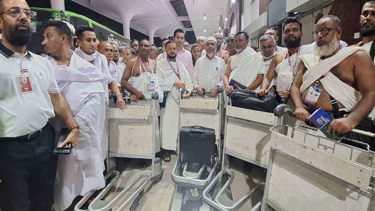 ৪৭ নেতাকে ওমরাহ পালন করতে পাঠালেন এমপি বাবর