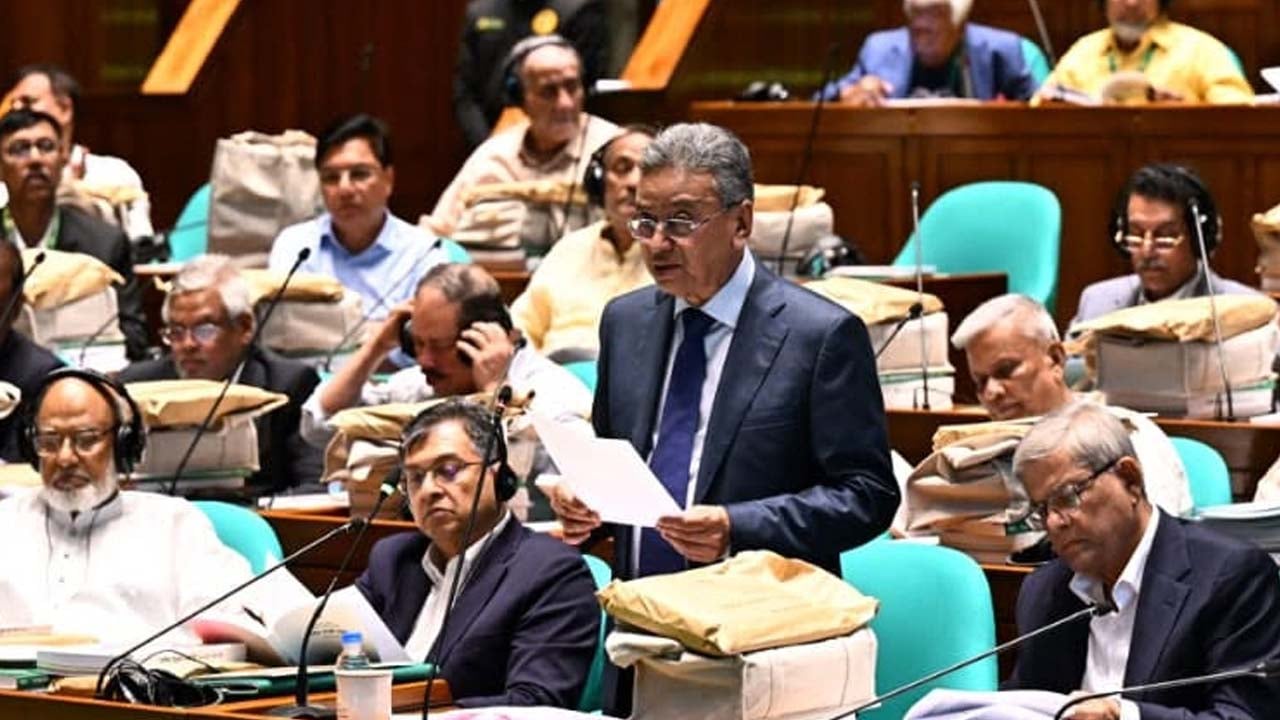 জাতীয় বাজেট পেশ