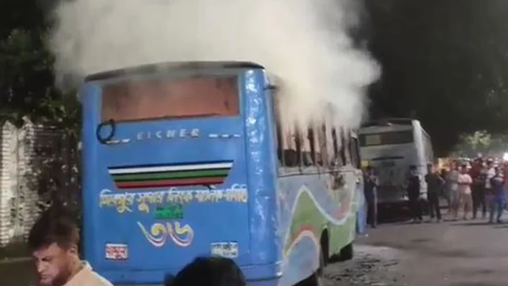 রাজধানীর একাধিক স্থানে ককটেল বিস্ফোরণের পর বাসে আগুন