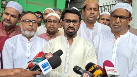 জামায়াত ও আ.লীগের ‘পুরাতন প্রেম’ আবারও জাগ্রত হয়েছে: রাশেদ খাঁন