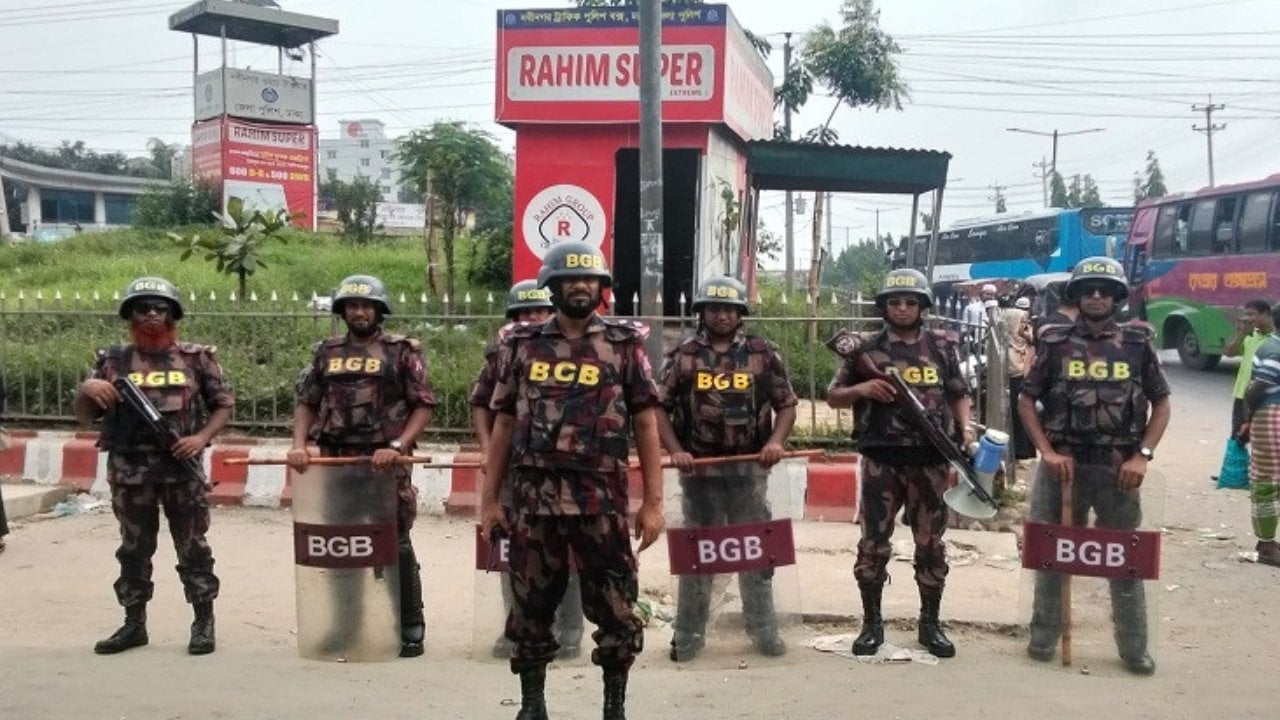 ঈদযাত্রা নির্বিঘ্ন করতে রাজধানী ও গাজীপুরের বিভিন্ন পয়েন্টে বিজিবি মোতায়েন