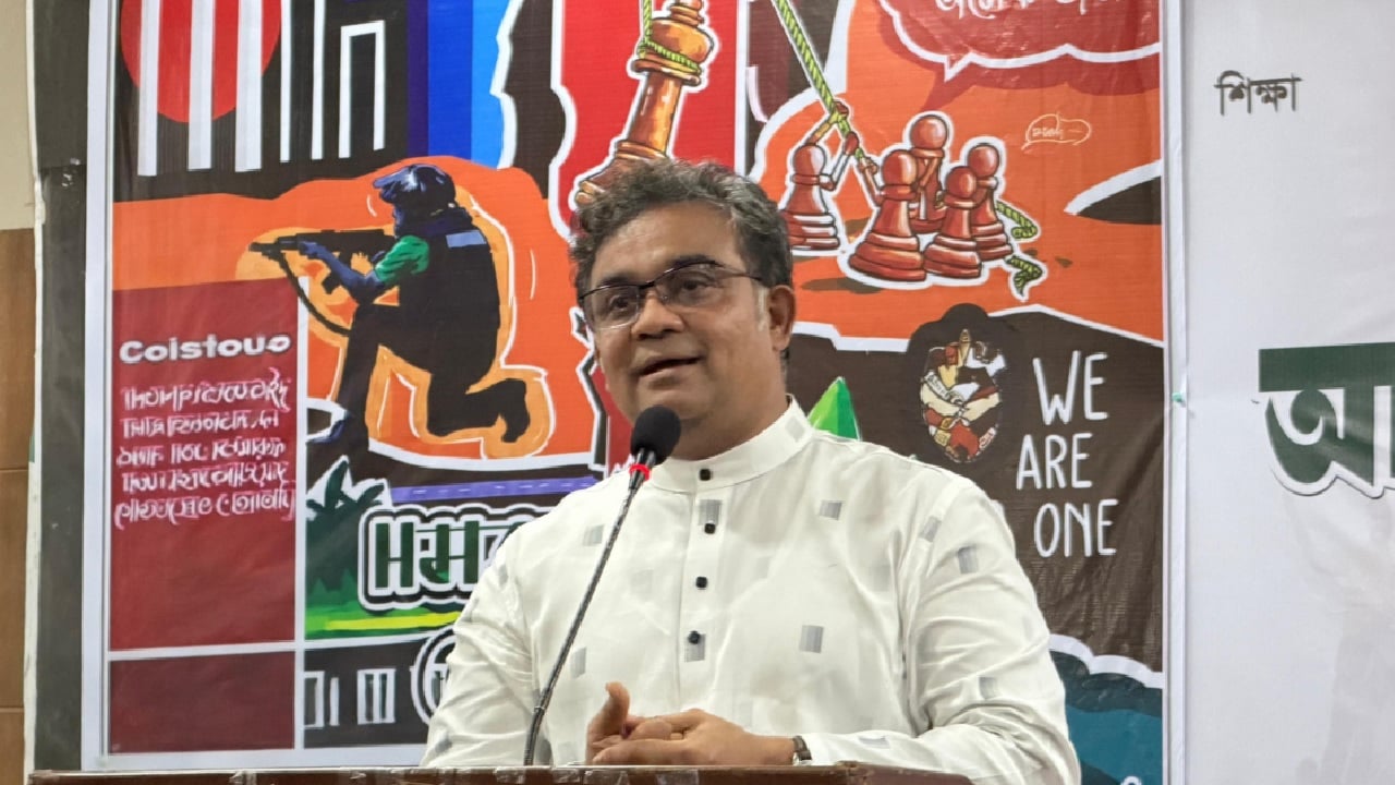 জুলাই আমার কাছে গভীর রাতে ভাঙা গাড়িতে আতঙ্ক নিয়ে ফেরার ইতিহাস: জাবি উপাচার্য