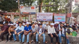 চাকরির দাবিতে লাগাতার অবস্থানে প্রতিবন্ধী গ্র্যাজুয়েটরা