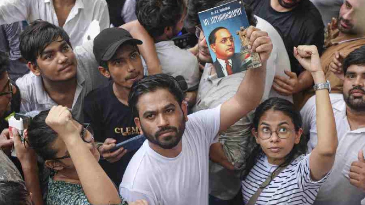 কেন্দ্রীয় শিক্ষামন্ত্রী পদত্যাগ না করা পর্যন্ত আন্দোলন চলবে: অভিজিৎ দীপকে