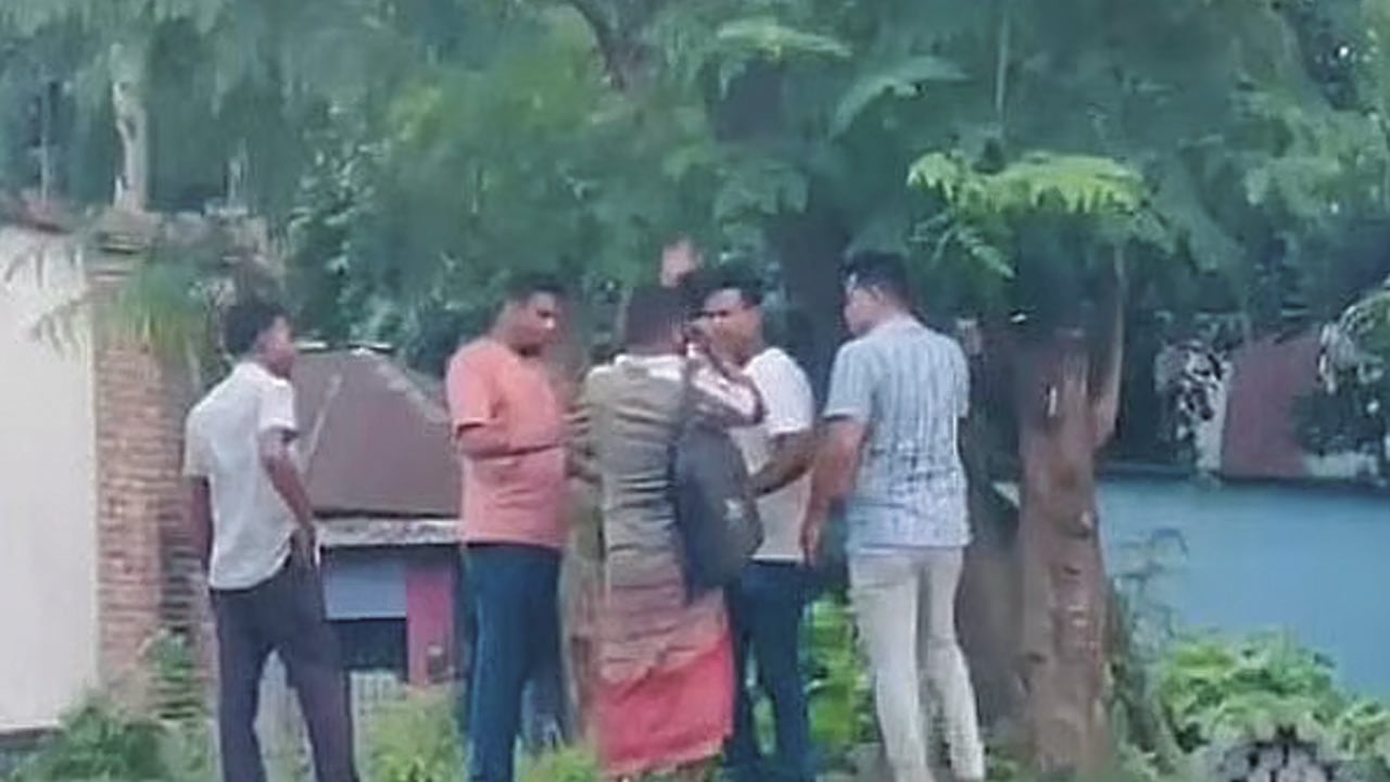 ‘লুঙ্গি পরা ব্যক্তির প্যান্টের পকেটে গাঁজা’ পেয়েছে ডিবি
