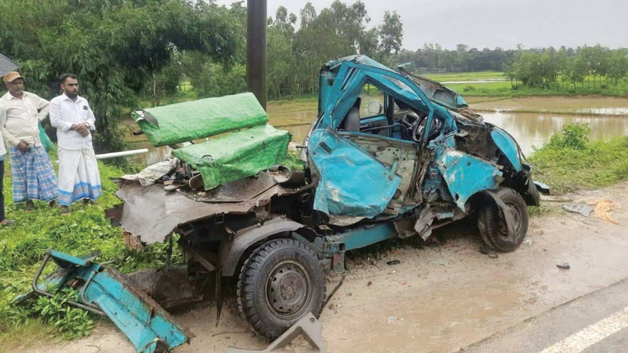 চকরিয়ায় বাস-মাহিন্দ্রার মুখোমুখি সংঘর্ষে প্রাণ গেলো ৪ জনের