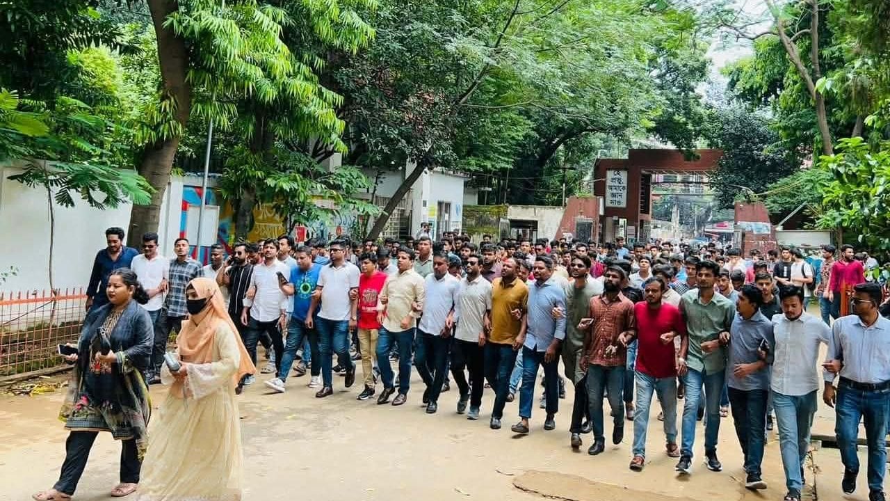 শিবিরের বিরুদ্ধে তিতুমীর কলেজ শাখা ছাত্রদলের বিক্ষোভ