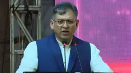 প্রতিবেশী দেশের ভরসায় ক্ষমতায় থাকার রাজনীতিতে বিশ্বাস করি না: স্বরাষ্ট্রমন্ত্রী