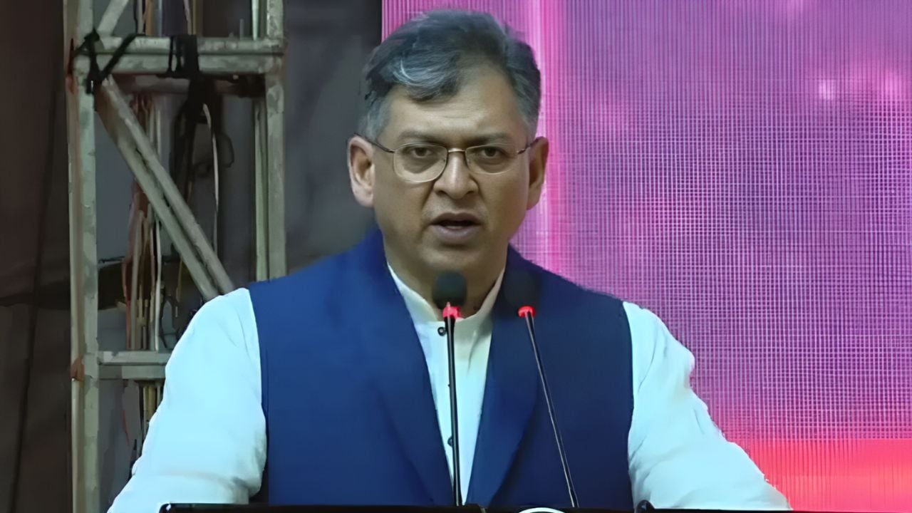প্রতিবেশী দেশের ভরসায় ক্ষমতায় থাকার রাজনীতিতে বিশ্বাস করি না: স্বরাষ্ট্রমন্ত্রী