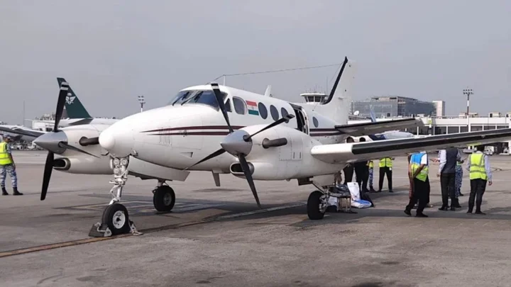 আকাশে খুলে গেল এয়ার অ্যাম্বুলেন্সের দরজা, ঢাকায় জরুরি অবতরণের পর রোগীর মৃত্যু