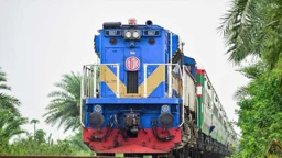 দুর্গাপূজায় তিন জোড়া বিশেষ ট্রেন, পাঁচ ট্রেনের ডে-অফ প্রত্যাহার