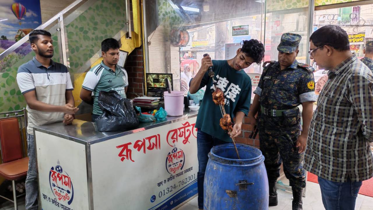 ধানমন্ডির রূপসা রেস্টুরেন্টকে ১ লাখ টাকা জরিমানা