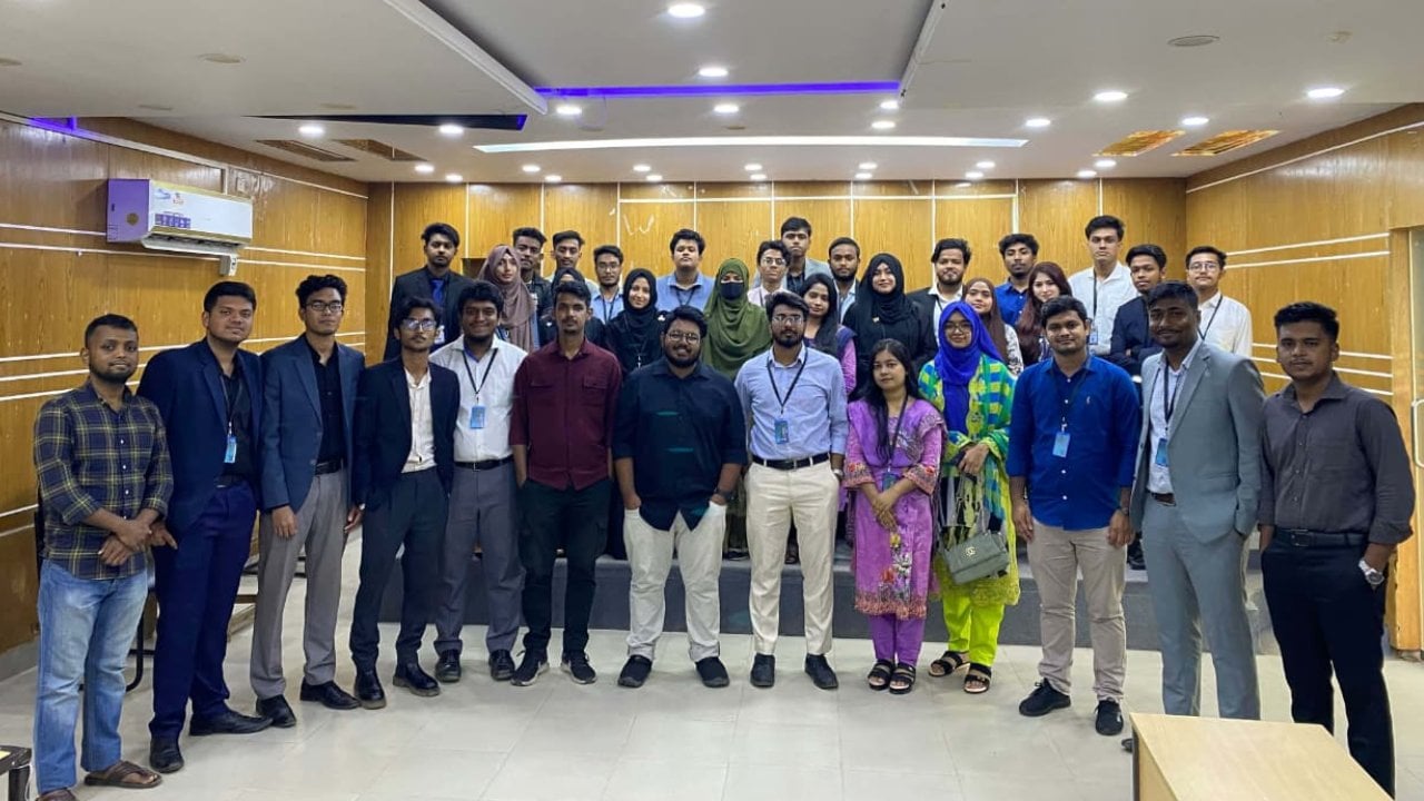 কুমিল্লা বিশ্ববিদ্যালয়ে নেতৃত্ব উন্নয়নমূলক সেশন অনুষ্ঠিত