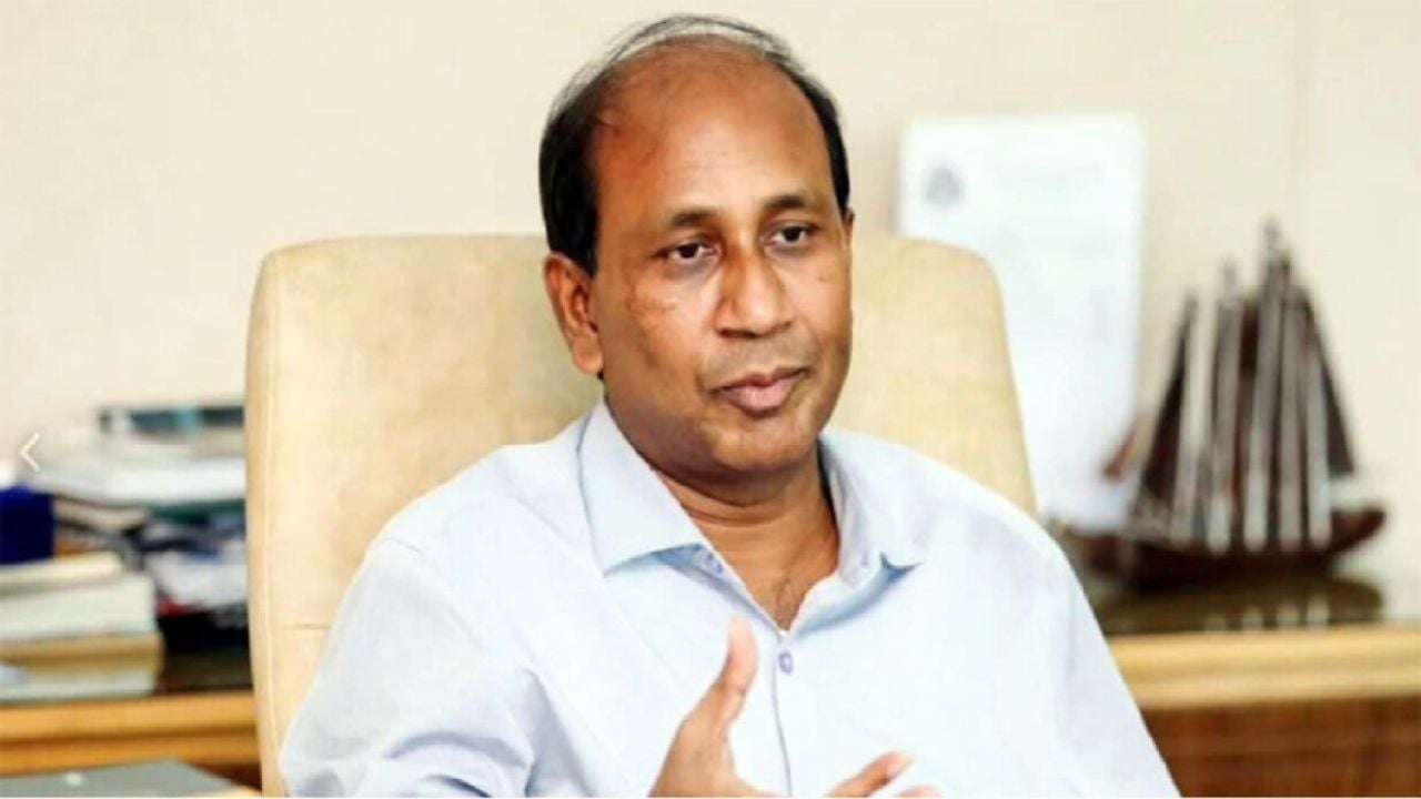 সাবেক এসবি প্রধান মনিরুল ও তার পরিবারের ৮৩ ব্যাংক হিসাব অবরুদ্ধ