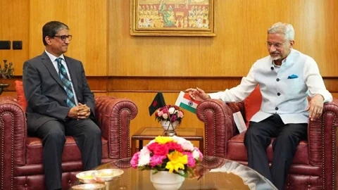 দিল্লিতে ভারতের পররাষ্ট্রমন্ত্রীর সঙ্গে বাংলাদেশের হাইকমিশনারের বৈঠক