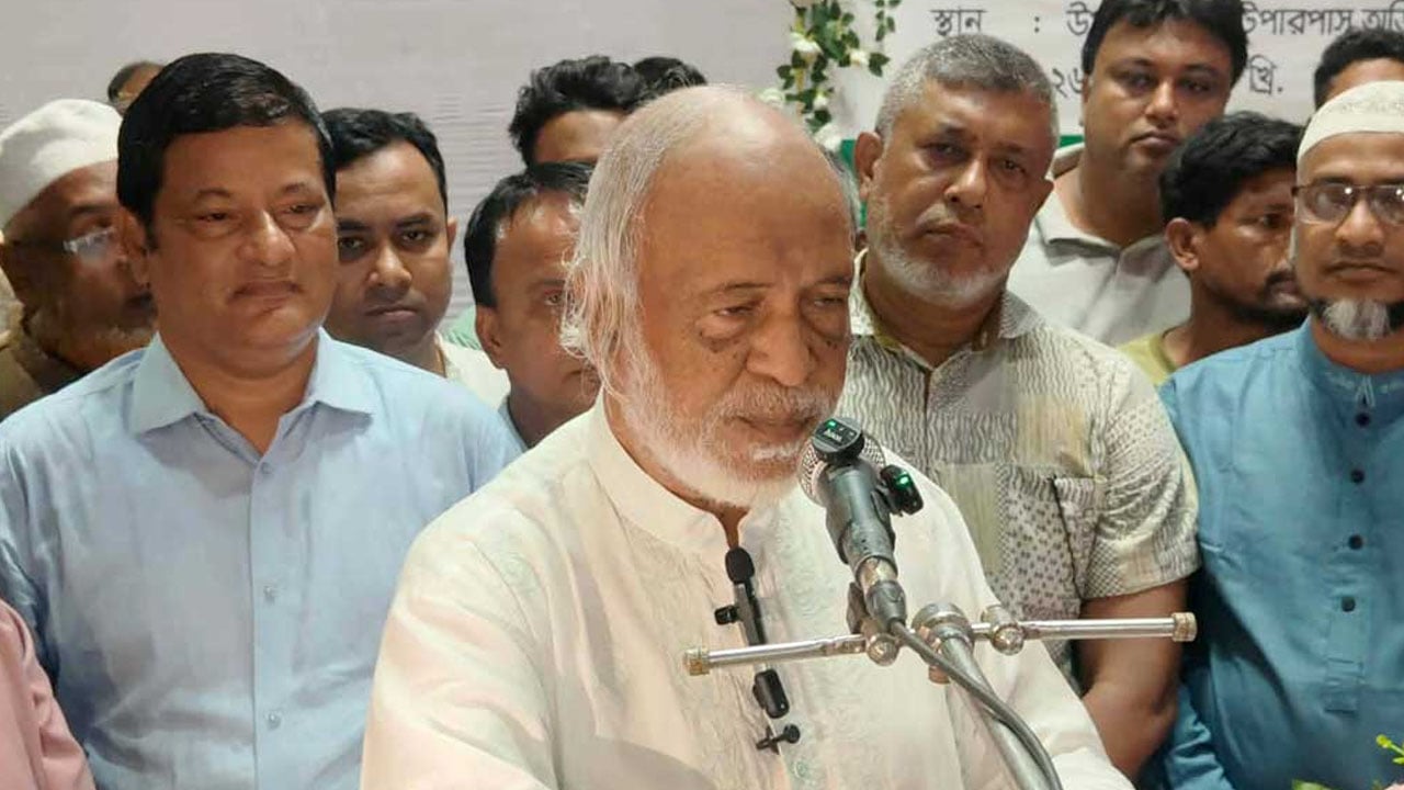 ‘রাজনৈতিক দলের পক্ষে অবস্থান নেওয়া প্রশাসনের কাজ নয়’