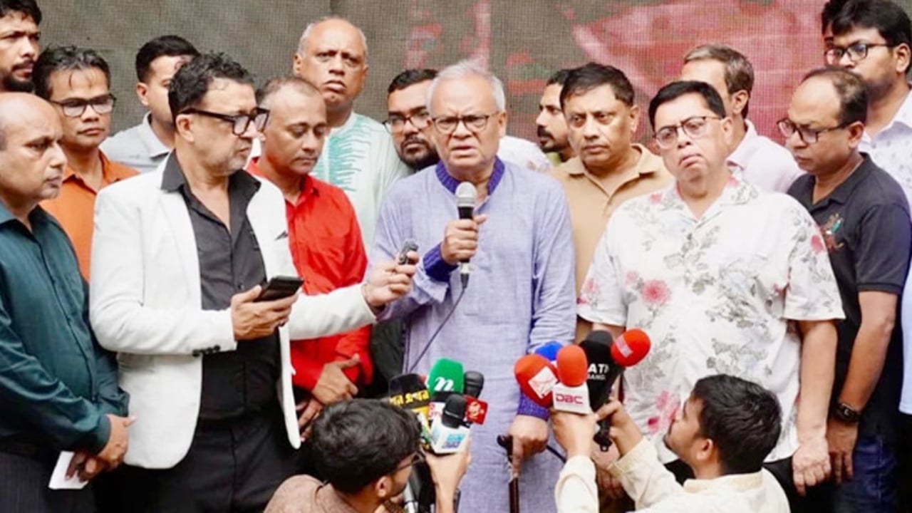 হিটলার বা মুসোলিনি শেখ হাসিনার মতো টাকা পাচার করেনি_ রিজভী