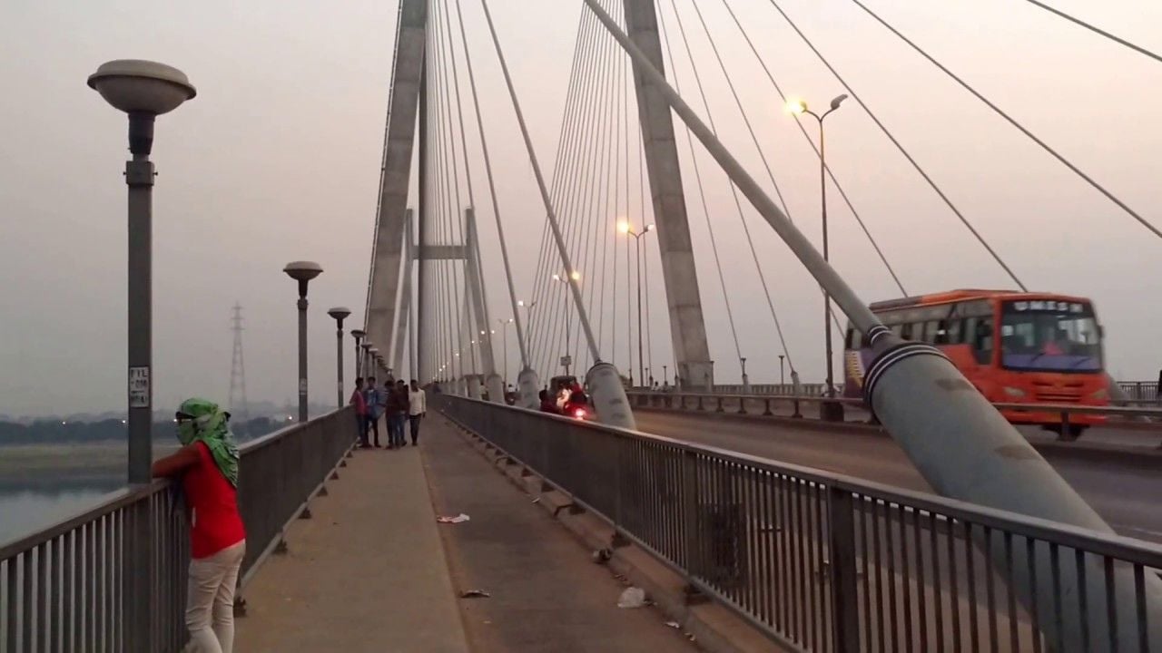 একসঙ্গে মরার সিদ্ধান্ত নিয়ে যমুনায় ঝাঁপ প্রেমিকের, পালালেন প্রেমিকা