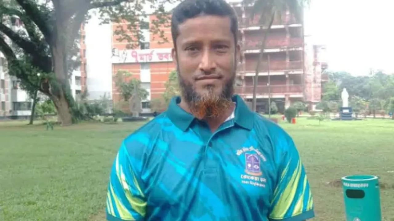ঢাবিতে মাথায় কাঁঠাল পড়ে মালির মৃত্যু