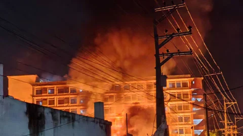 আশুলিয়ায় পোশাক কারখানায় বিস্ফোরণের পর আগুনে নিহত ৬