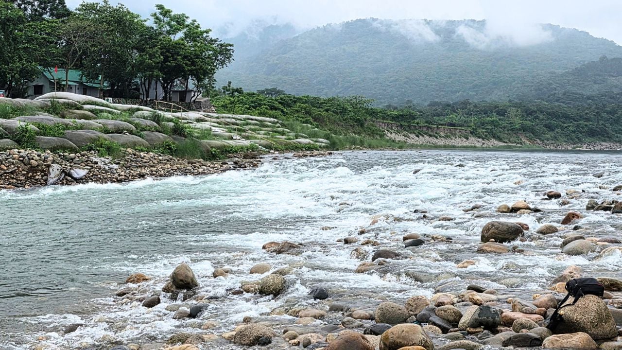 পর্যটক বরণে প্রস্তুত ভোলাগঞ্জ সাদা পাথর