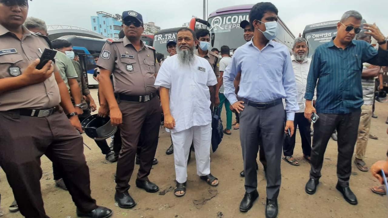 সায়েদাবাদে অভিযান, সরানো হলো পরিত্যক্ত বাস