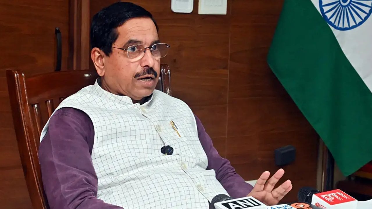ভারতের নতুন শিক্ষামন্ত্রী প্রহ্লাদ যোশী