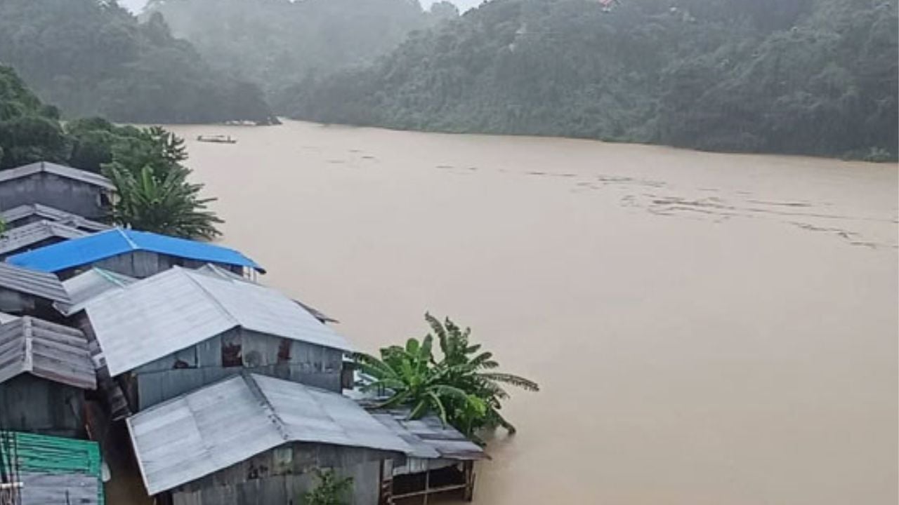 বন্যা ও পাহাড়ধসে নিহত বেড়ে ৫৬