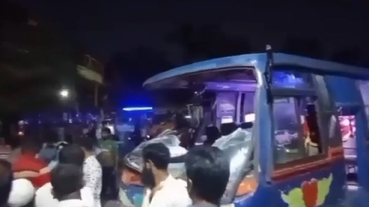 কুর্মিটোলা হাসপাতালের প্রবেশমুখে বাসের ধাক্কা, নিহত ১