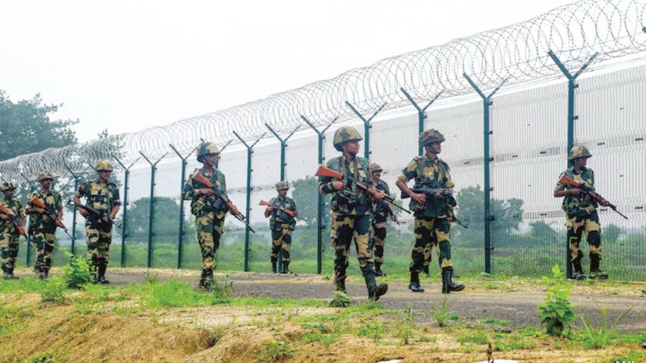 অবৈধভাবে ভারতে যাওয়ার সময় ৬ বাংলাদেশি আটক