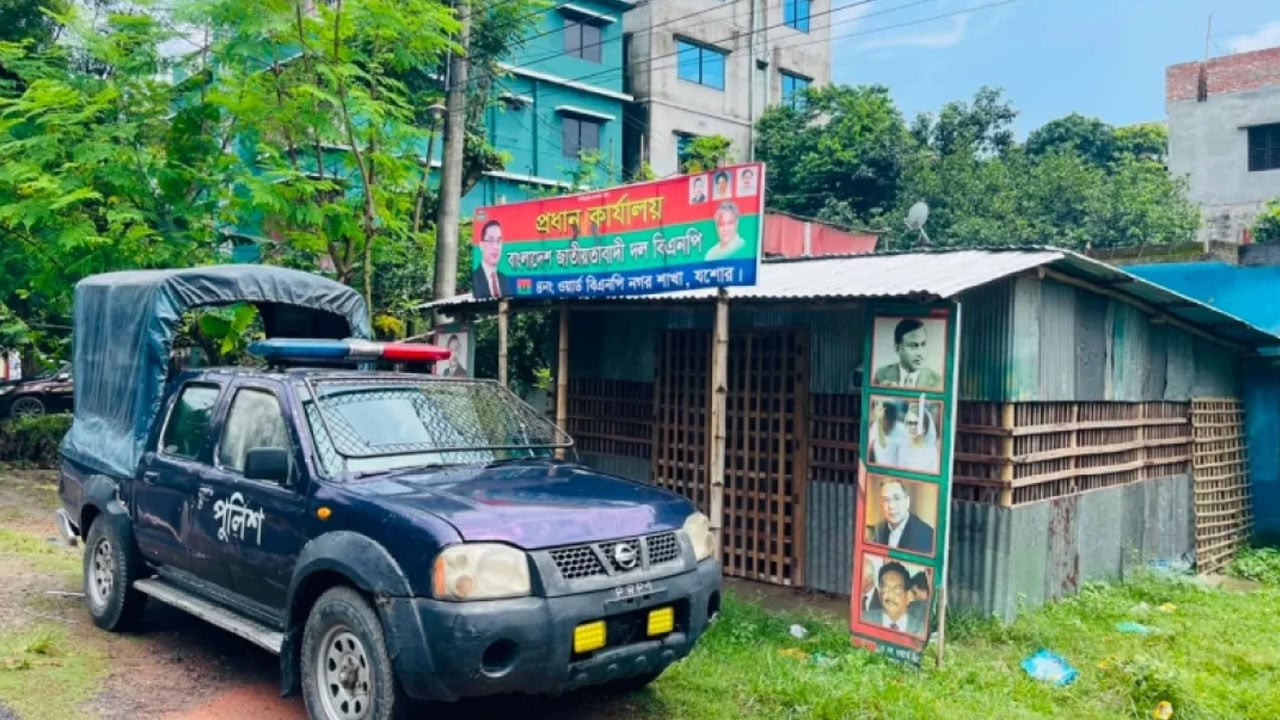 যশোরে বিএনপি কার্যালয়ে ককটেল সদৃশ বস্তু