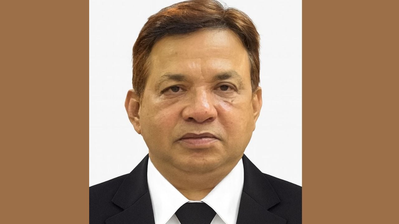 স্বাস্থ্য সচিবকে নিয়ে অস্বস্তিতে মন্ত্রণালয়