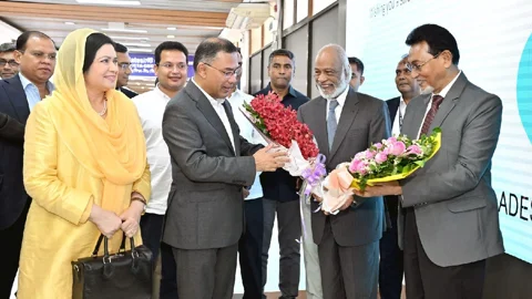 জাতিসংঘ সফর শেষে দেশে ফিরলেন প্রধানমন্ত্রী