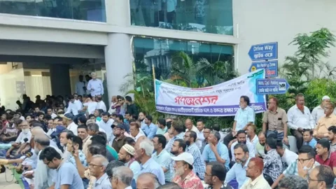 ডিপি ওয়ার্ল্ডের সঙ্গে চুক্তি বাতিলের দাবিতে চট্টগ্রামে গণঅনশন