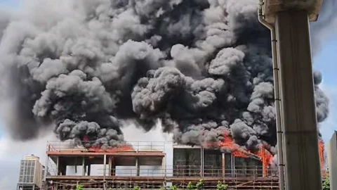 মহাখালীতে ভবনে আগুন