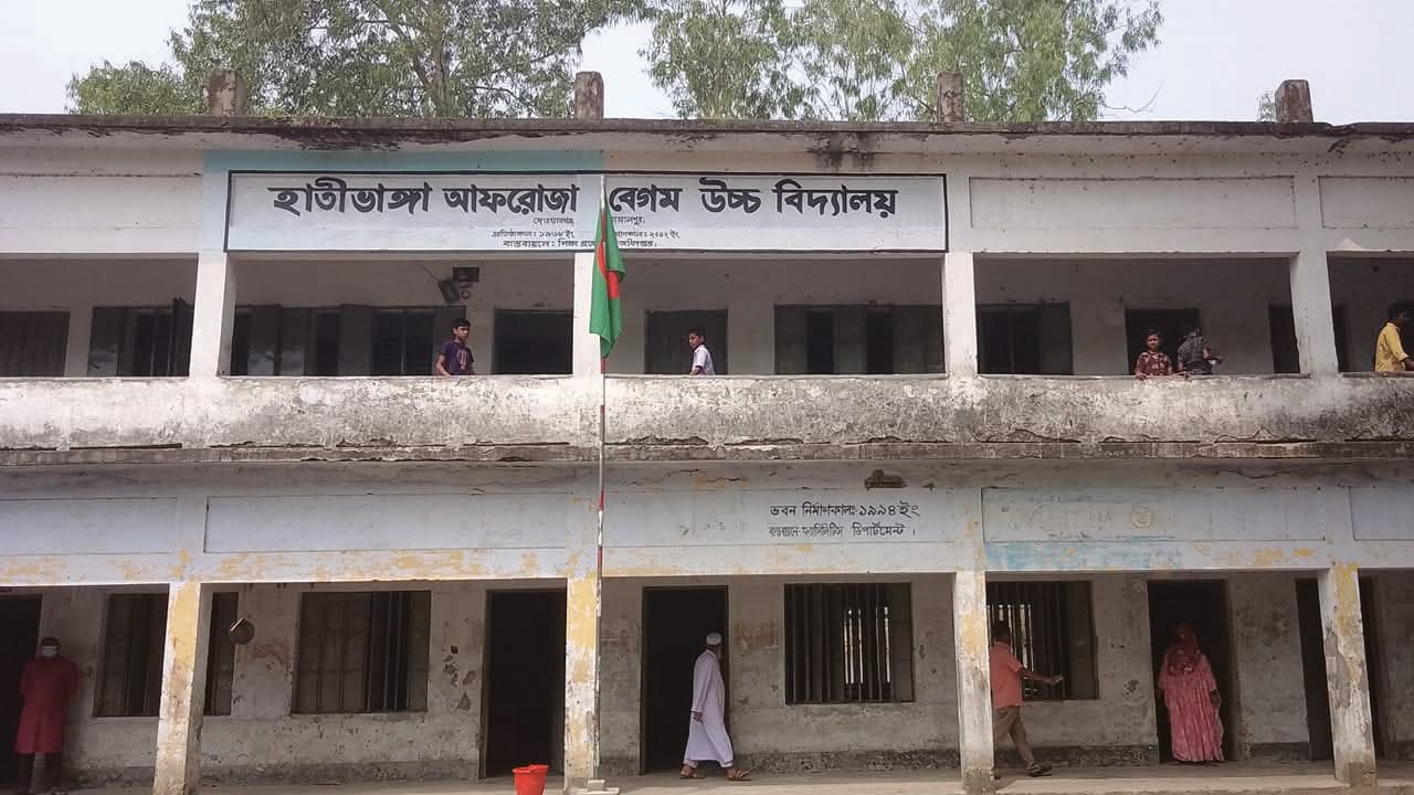 মোবাইল সঙ্গে রাখায় ৩ এইচএসসি পরীক্ষার্থী বহিষ্কার