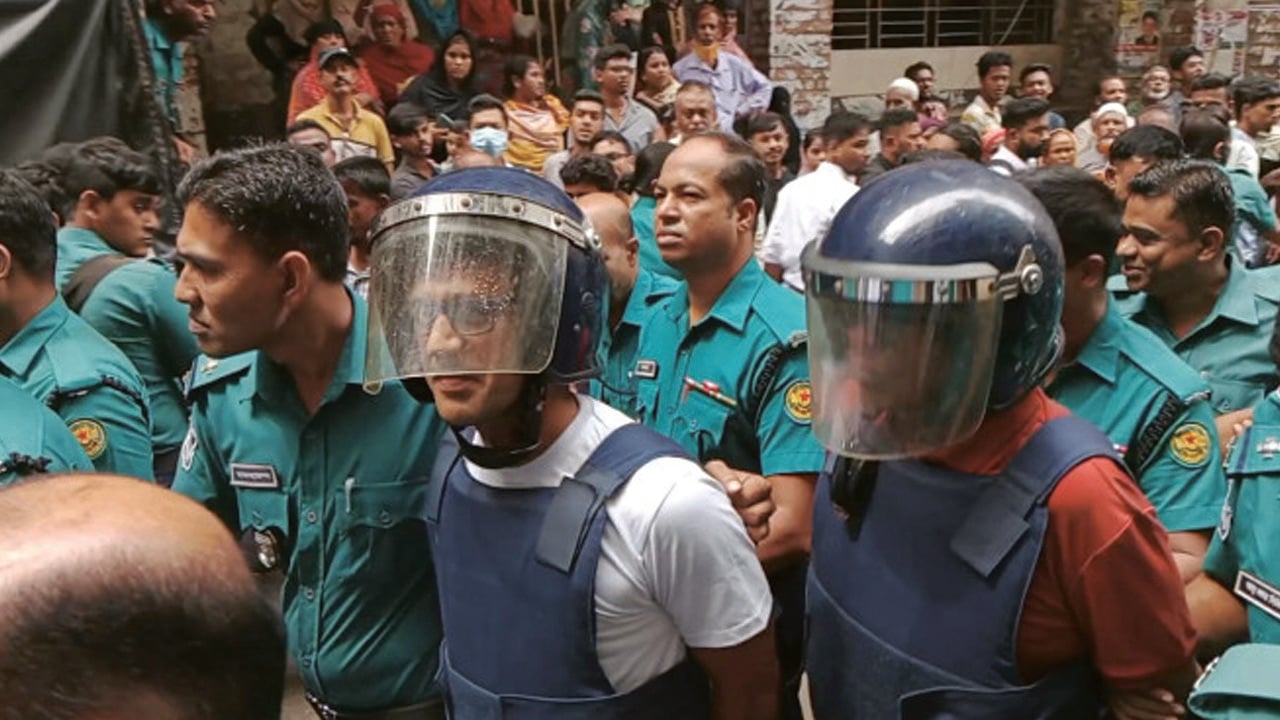 হত্যাচেষ্টা মামলায় ব্যারিস্টার সুমনের জামিন, মিলছে না মুক্তি