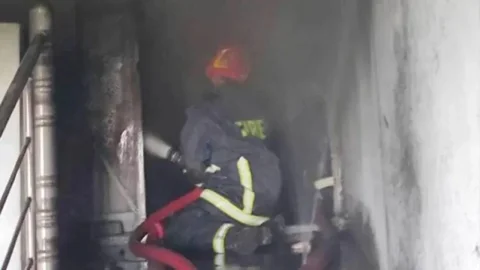 কেরানীগঞ্জে প্লাস্টিকের কারখানায় আগুন, নিহত ১
