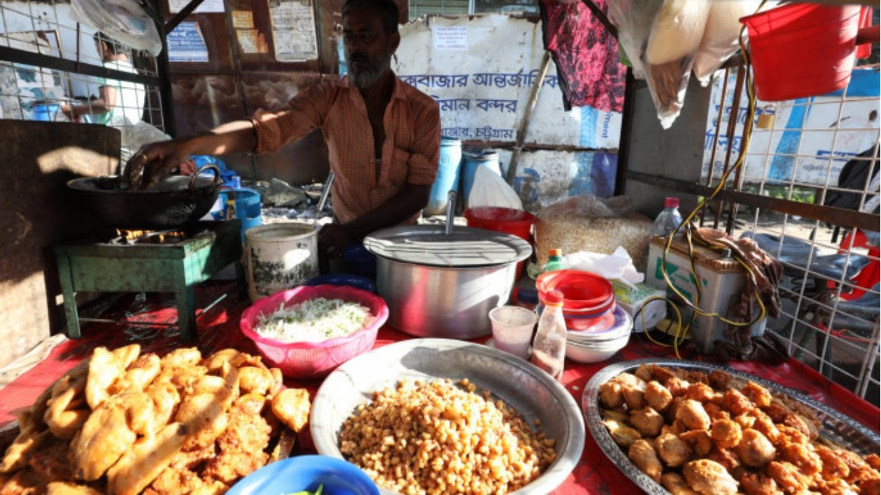 ফুটপাতে খাবার বিক্রিতেও লাগবে নিবন্ধন