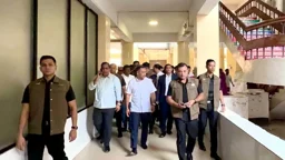 ডেঙ্গু পরিস্থিতি দেখতে হাসপাতালে প্রধানমন্ত্রী