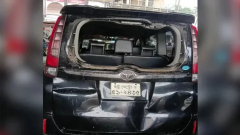 দুর্ঘটনার কবলে হেফাজত আমিরের গাড়ি