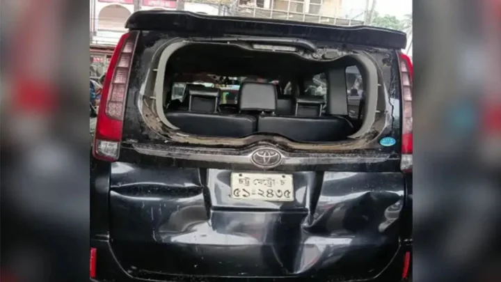 দুর্ঘটনার কবলে হেফাজত আমিরের গাড়ি